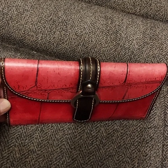 RARE DOONEY & BOURKE Burnished Red & Brown Embossed Croc Leather Wallet - Picture 8 of 11